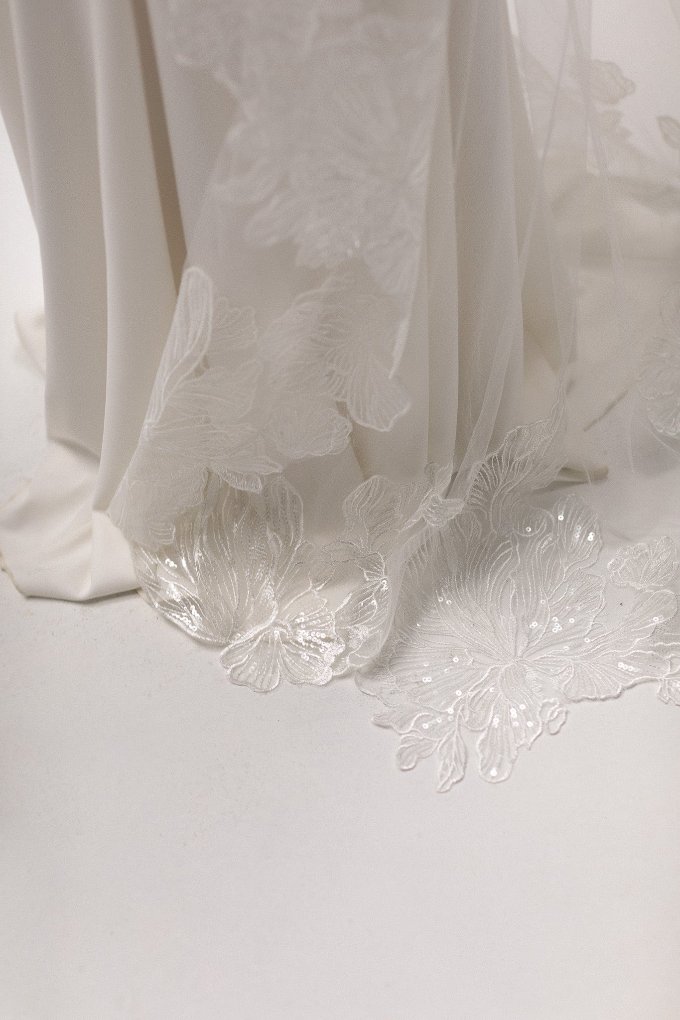 Lace wedding veil details by TEMPÊTE