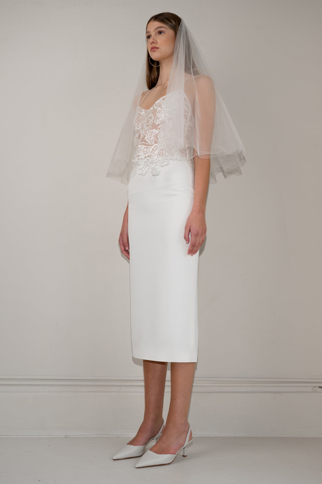 Double layer elbow-length veil