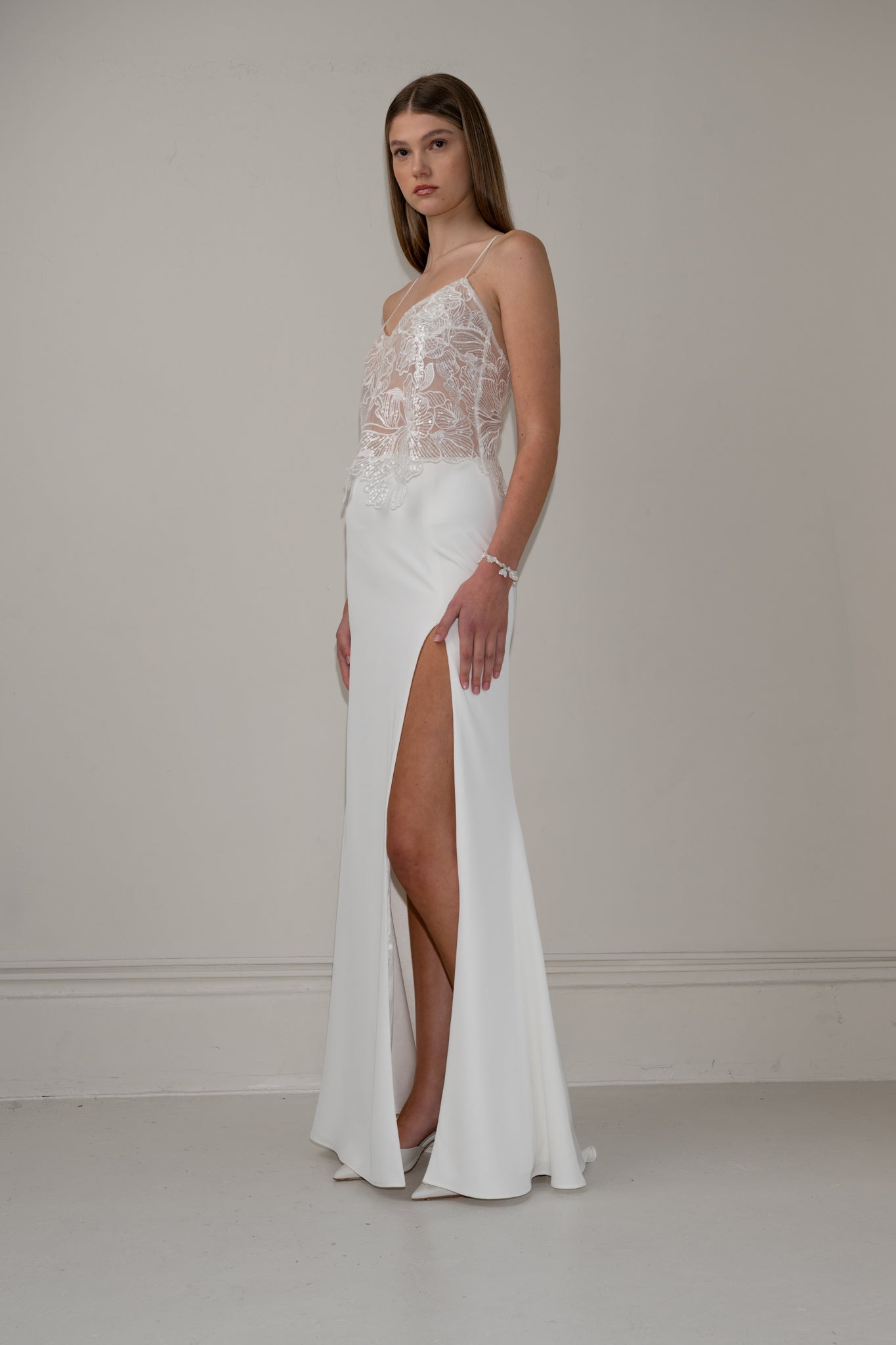 Crepe skirt with side slit