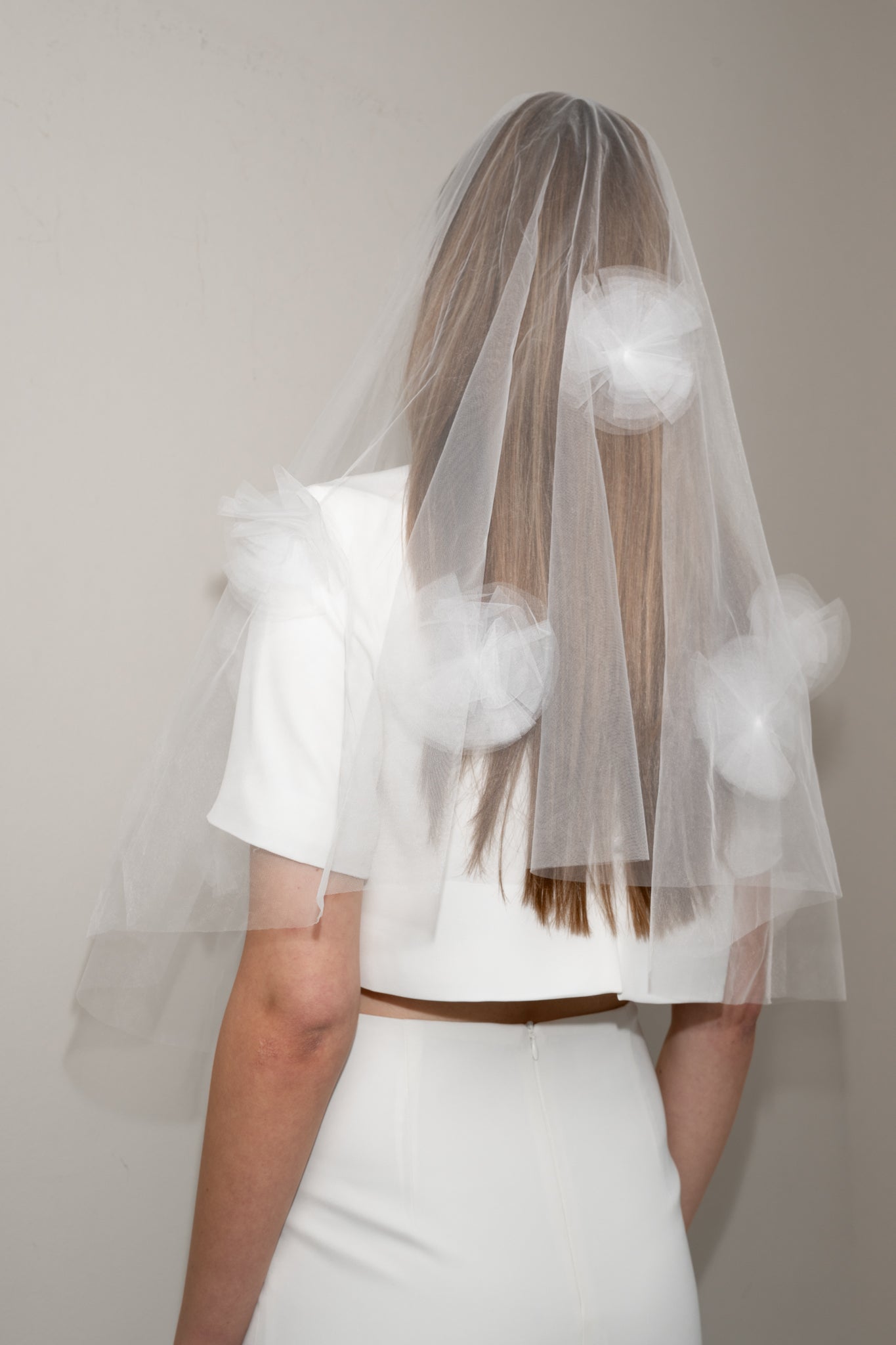 3D Floral hooded elbow veil