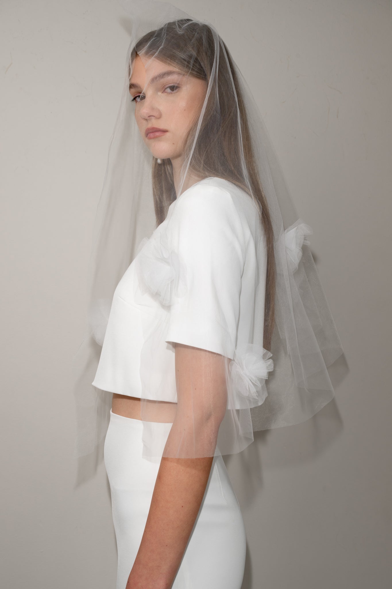 3D Floral hooded elbow veil