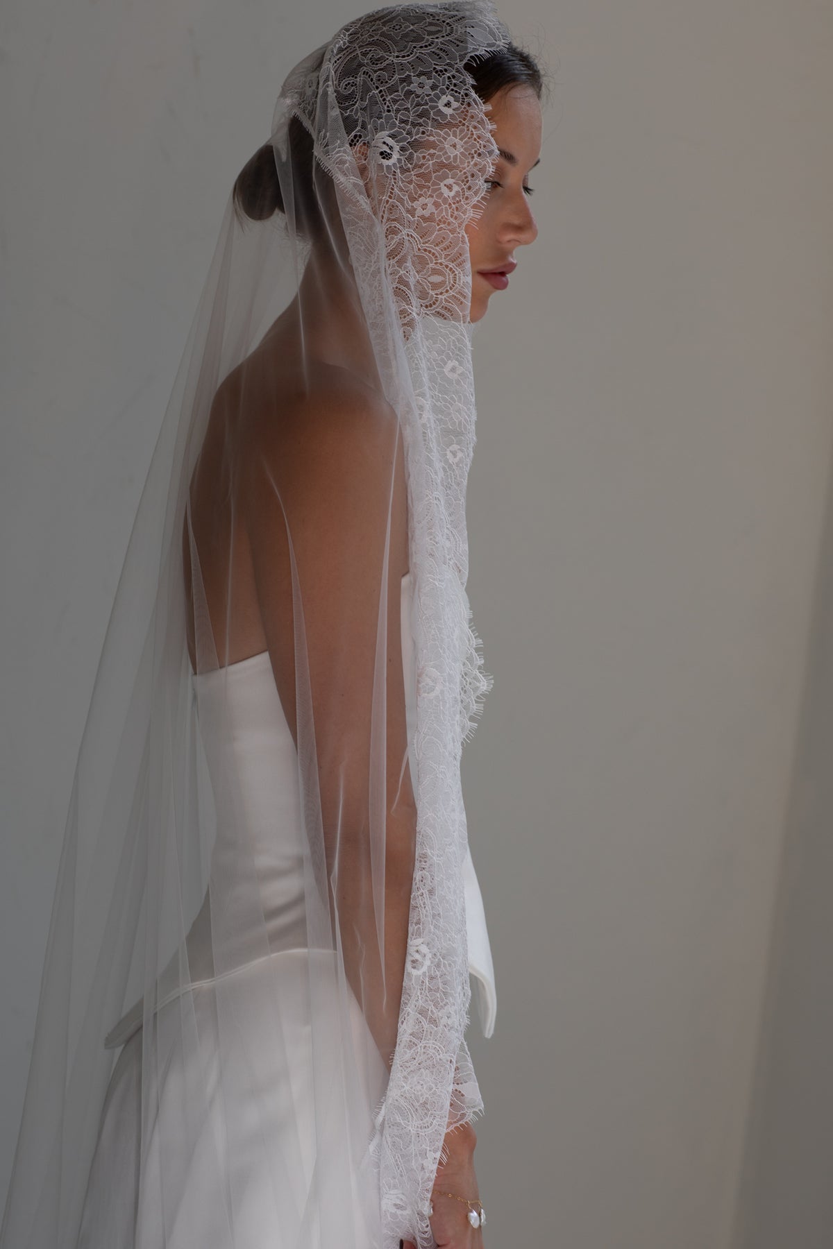 ALIZÉ Lace Mantilla Cathedral Veil