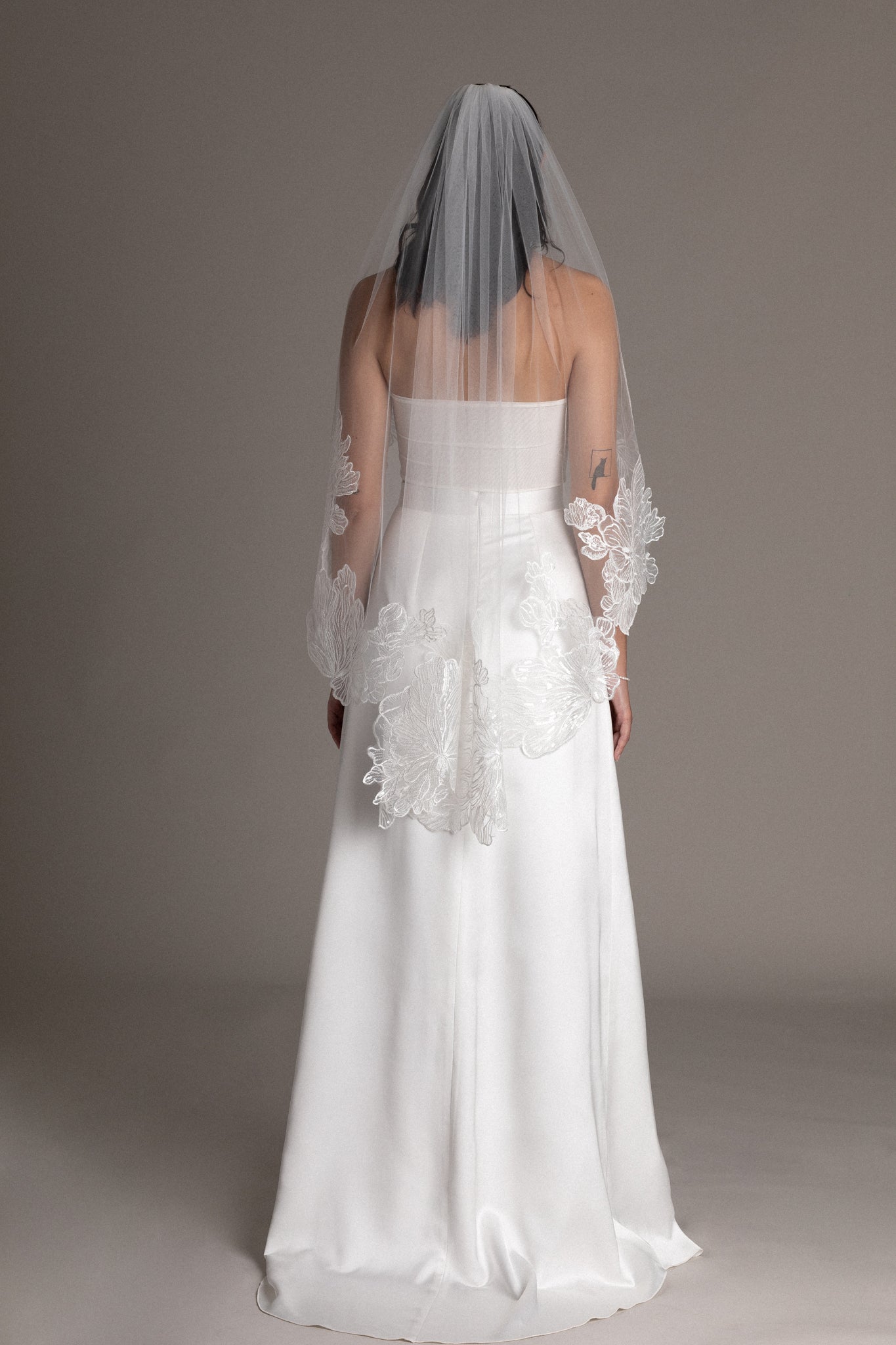 FRENCH APPLIQUE TULLE VEIL