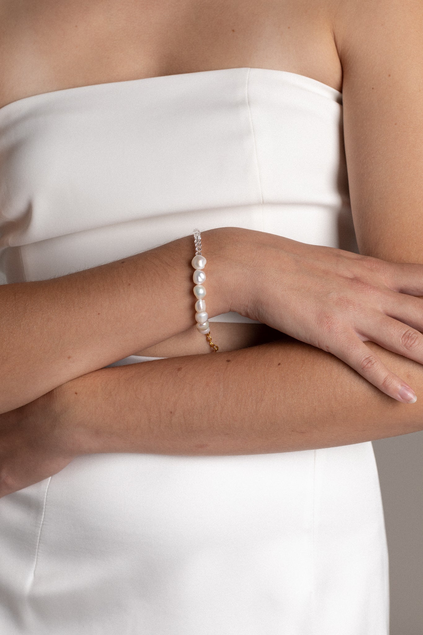 This bracelet combines the brilliance of Preciosa high-grade crystals with the timeless beauty of freshwater pearls. 