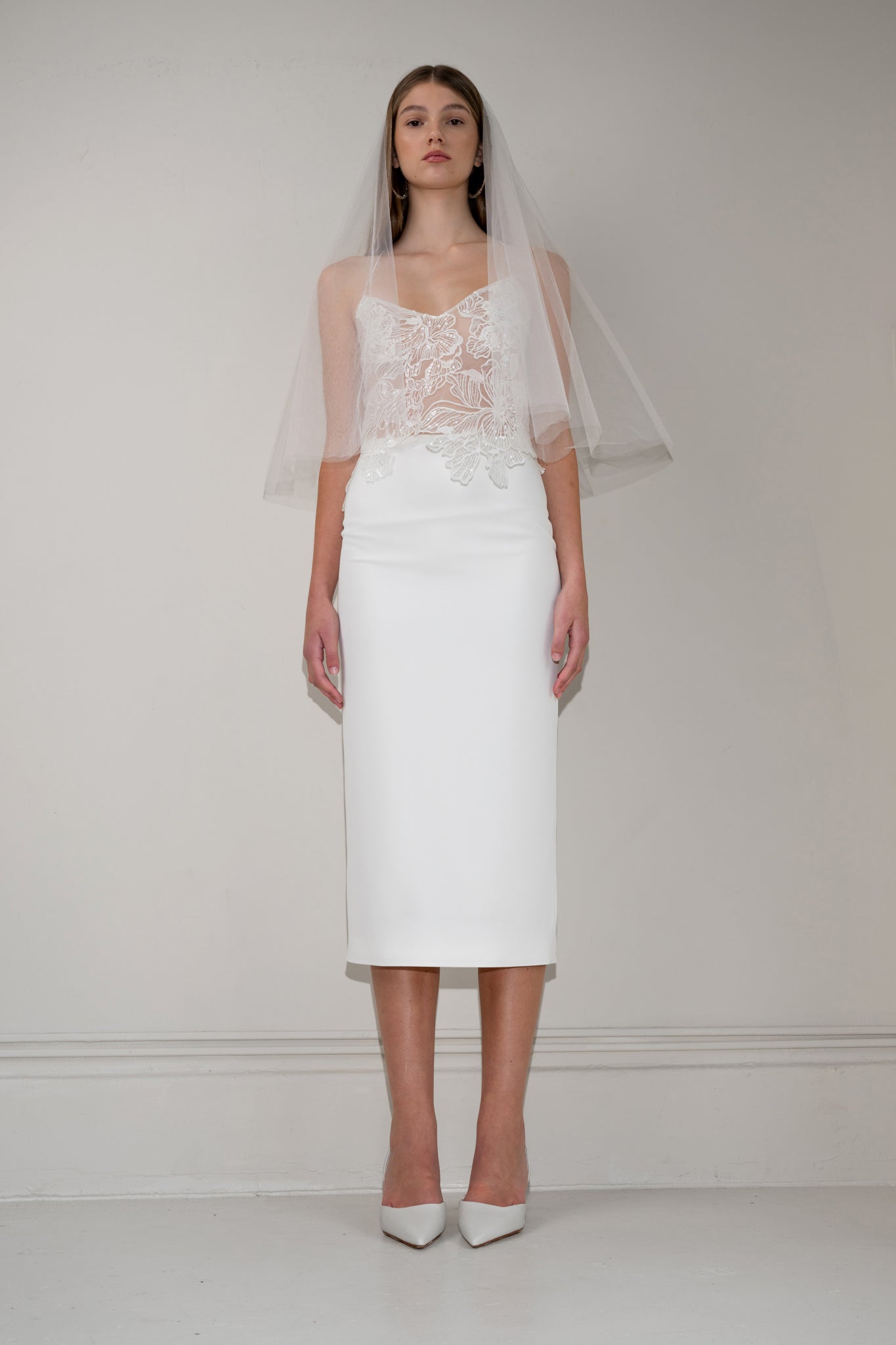 Double layer elbow-length veil