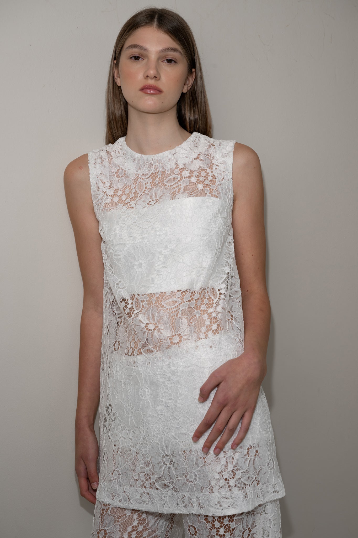 Sleeveless lace mini tunic dress