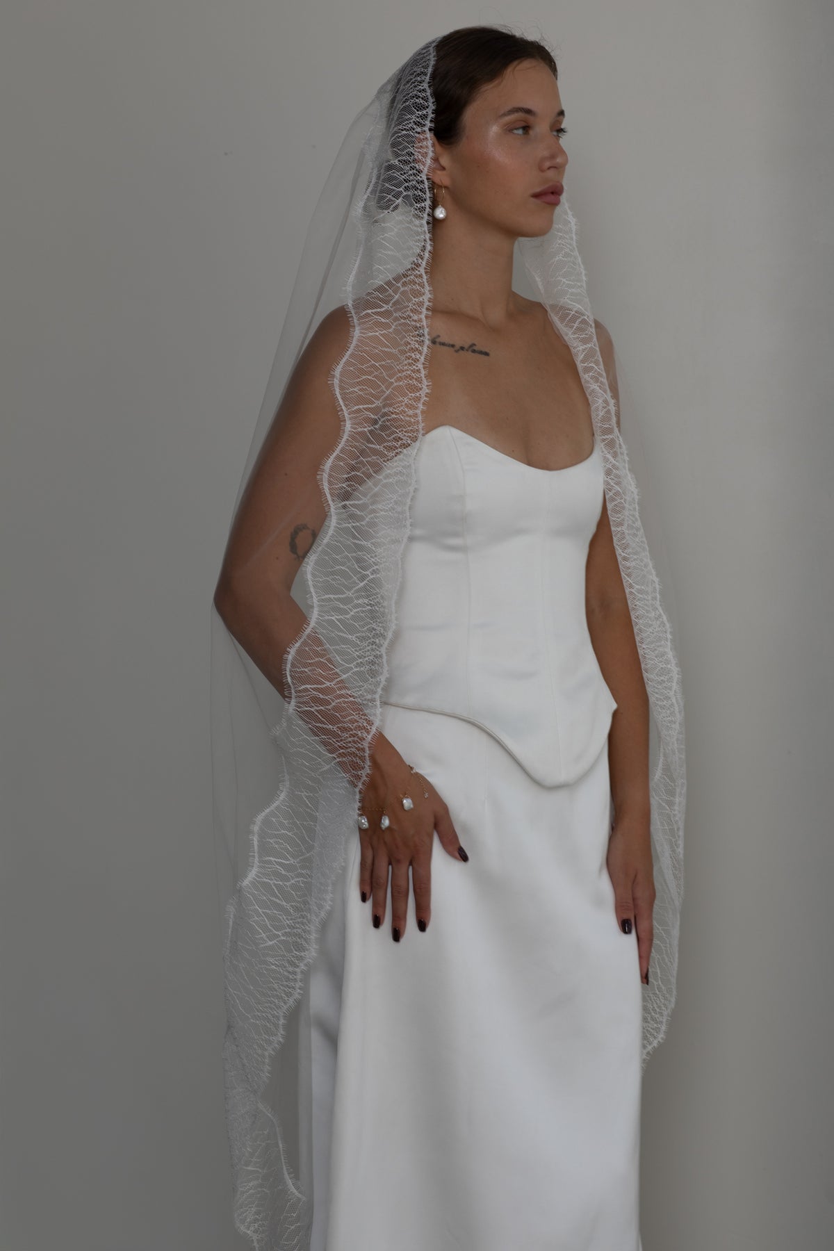 RIVAGE Lace Mantilla Cathedral Veil