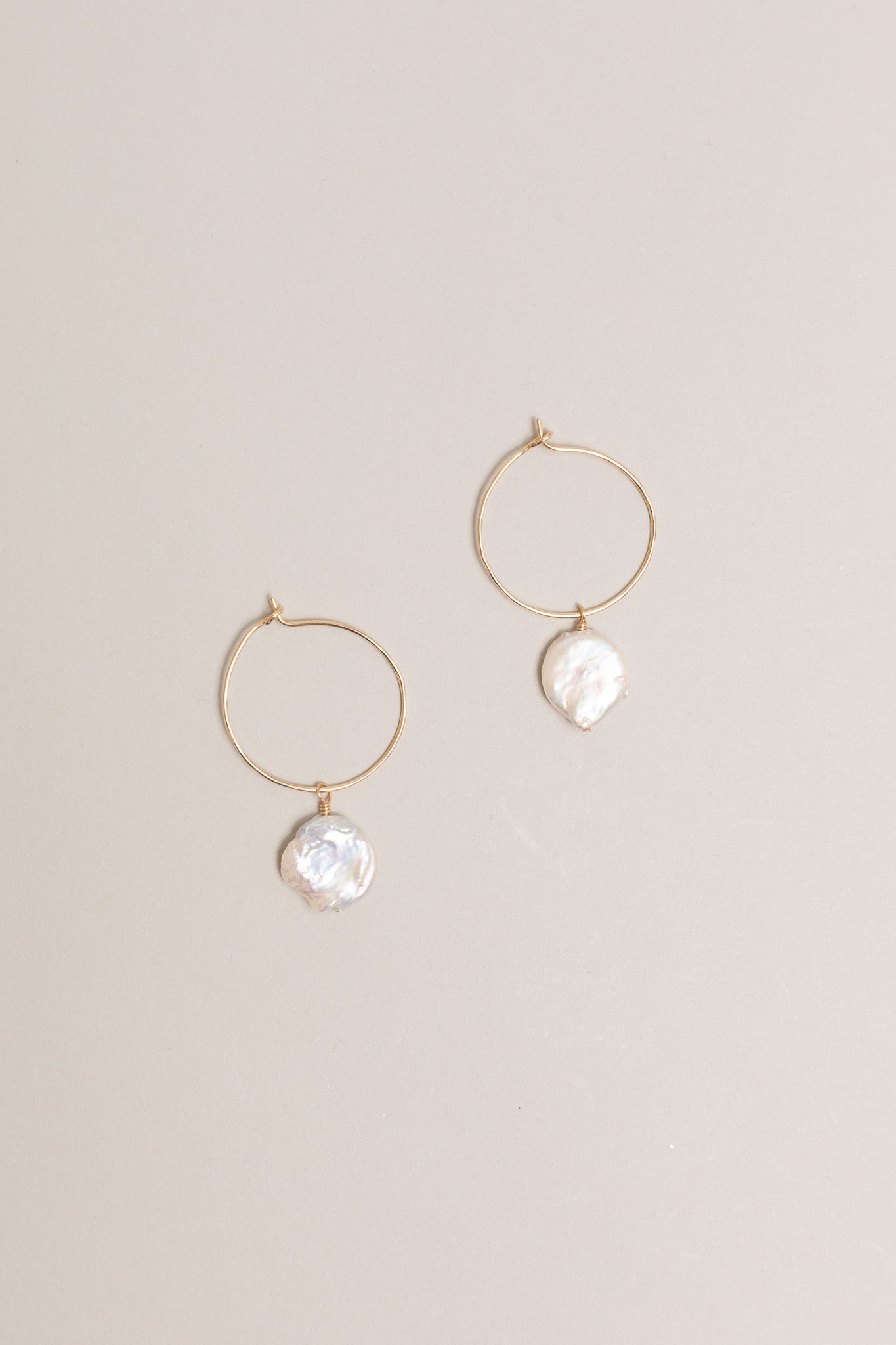 Coin Pearl Hoop Earrings - TEMPÊTE BRAND