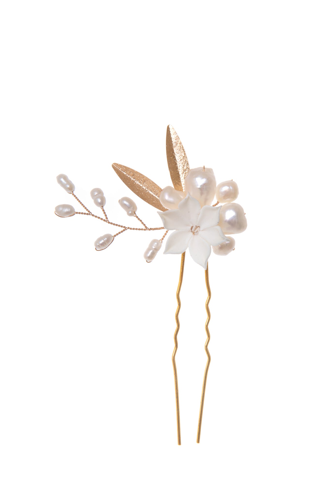 Bloom hair pin features freshwater pearls radiating out from a central flower to create an elegant, eye-catching piece.