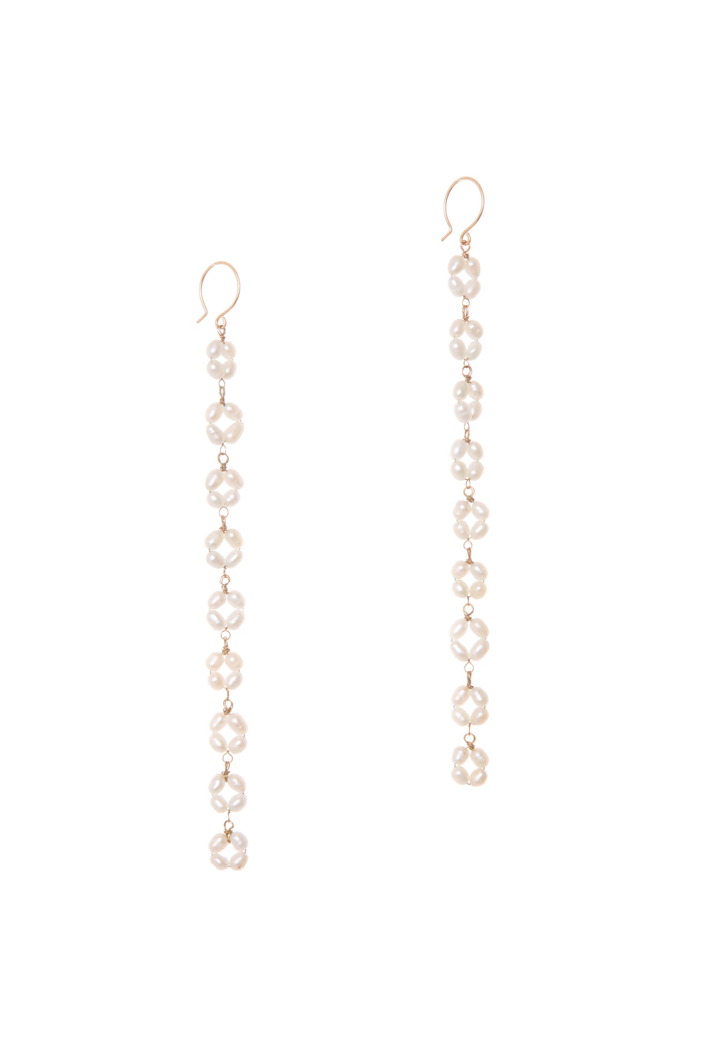 Expertly designed with a draping waterfall effect, these freshwater pearl earrings will add the perfect statement to any bridal look