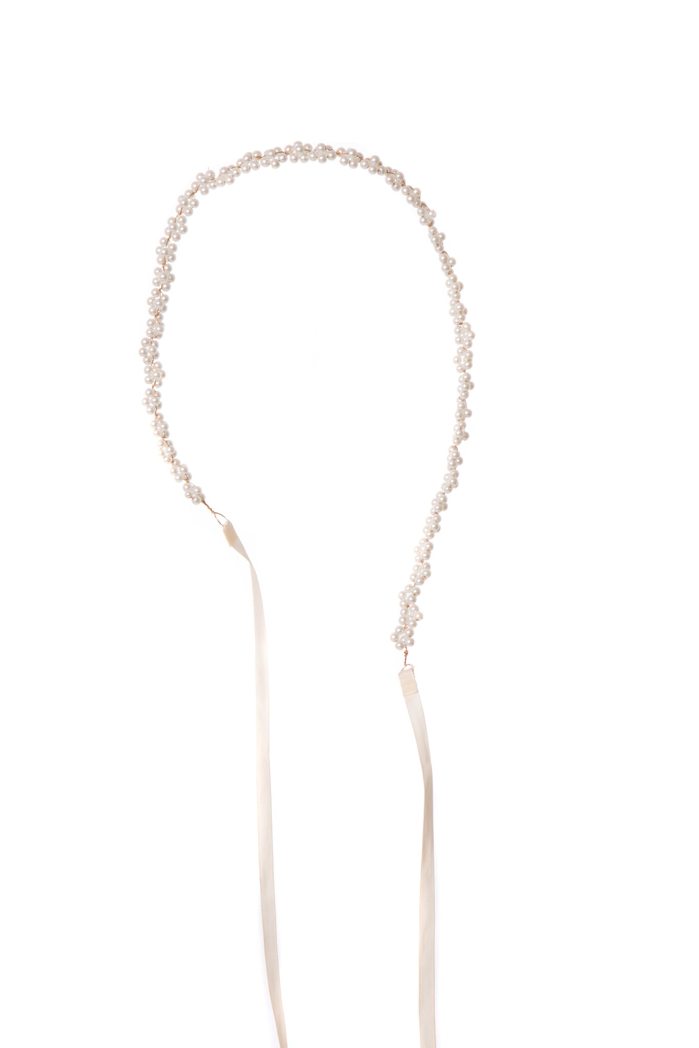 Daisy belt, with its elegant pearls and delicate satin, is a perfect addition to any modern wedding dress. Available in gold or silver wiring, it can easily be tied into a bow for a chic and sophisticated look.
