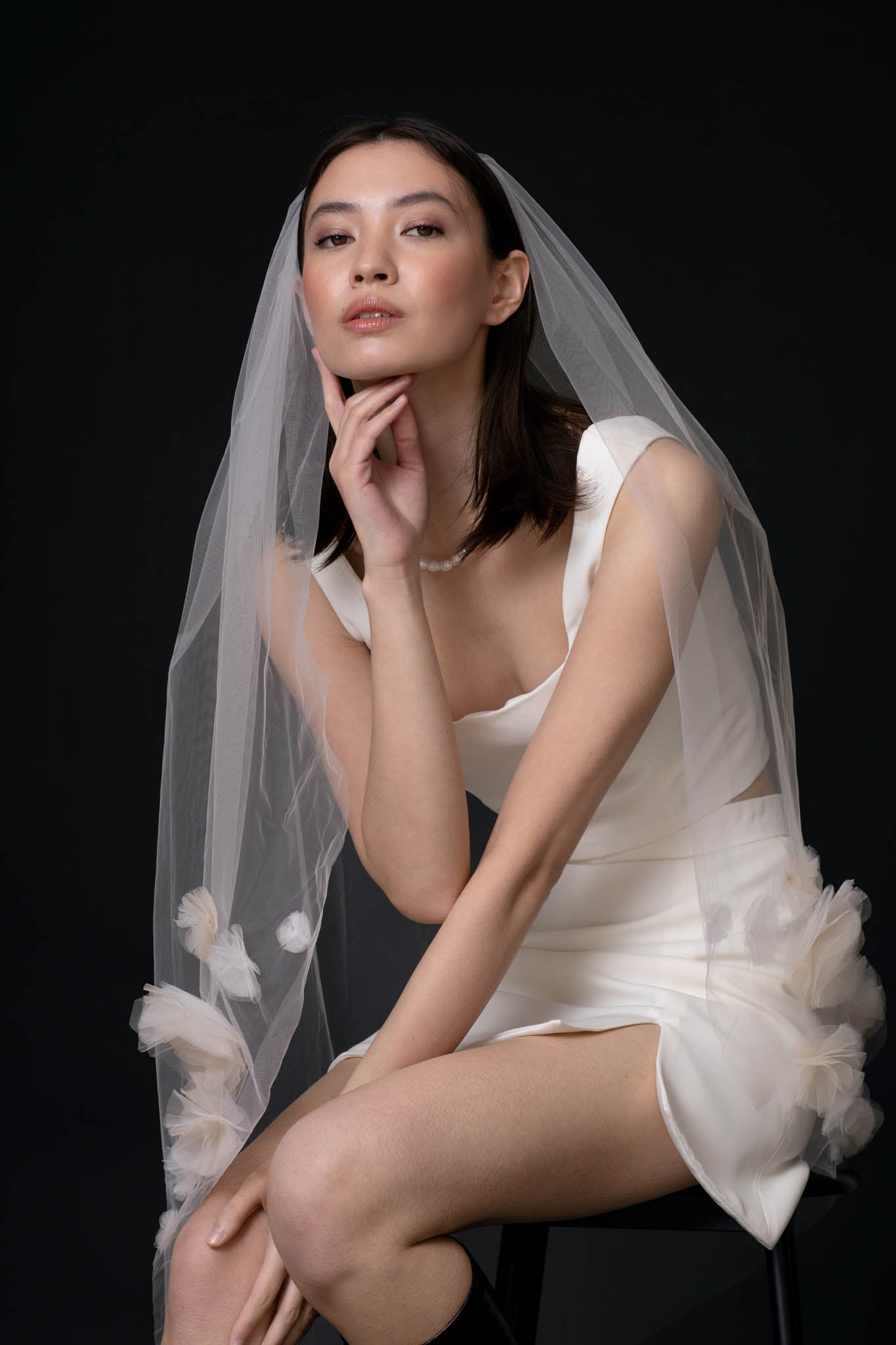 Handmade from delicate tulle, the Jardin drop veil features intricate floral details for a truly unique and unforgettable bridal accessory.